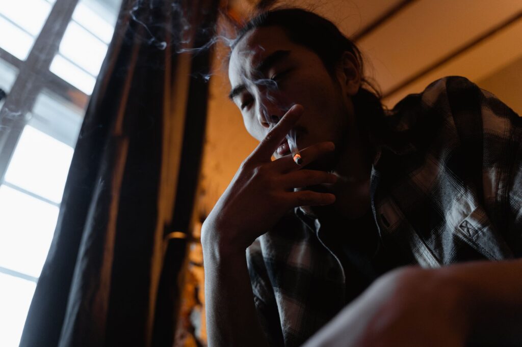 cigarette smoke indoor